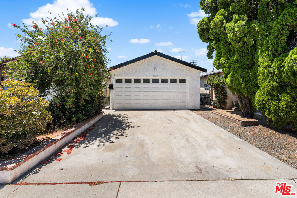 11477 Amboy Avenue Property Photo 1