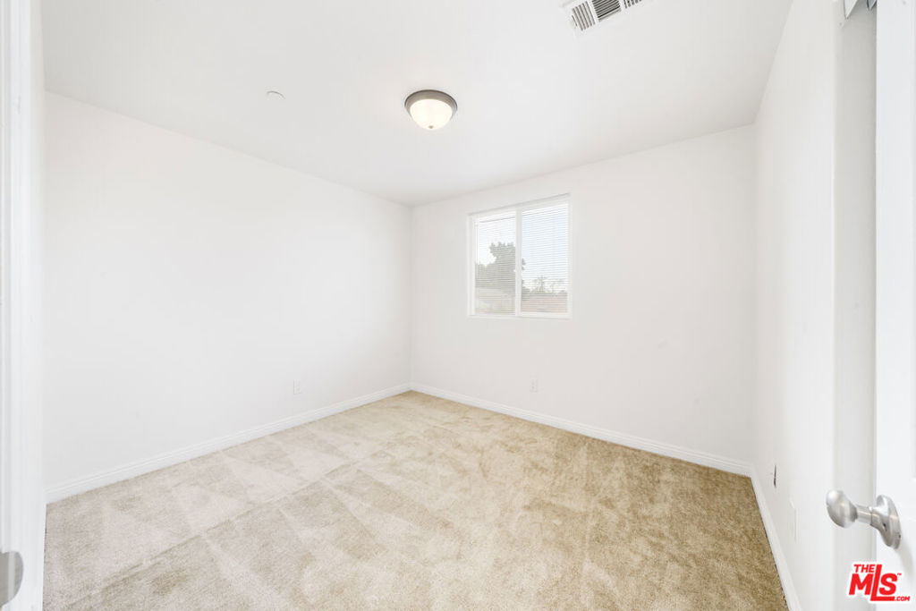 838 E 80th Street 838 Property Photo 6