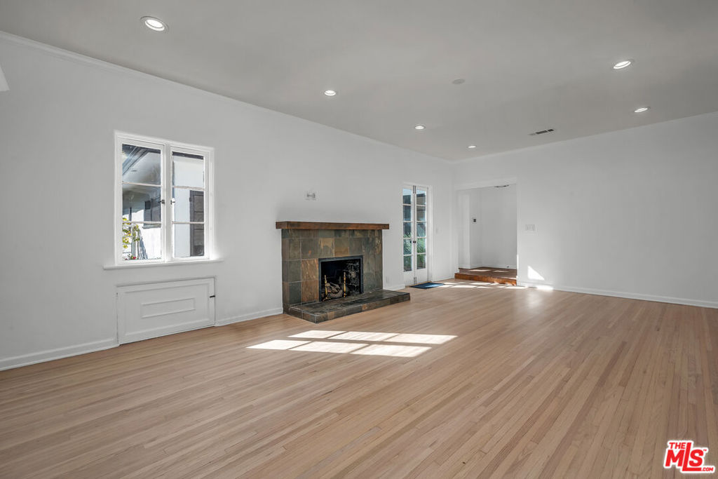 629 N Rexford Drive Property Photo 10