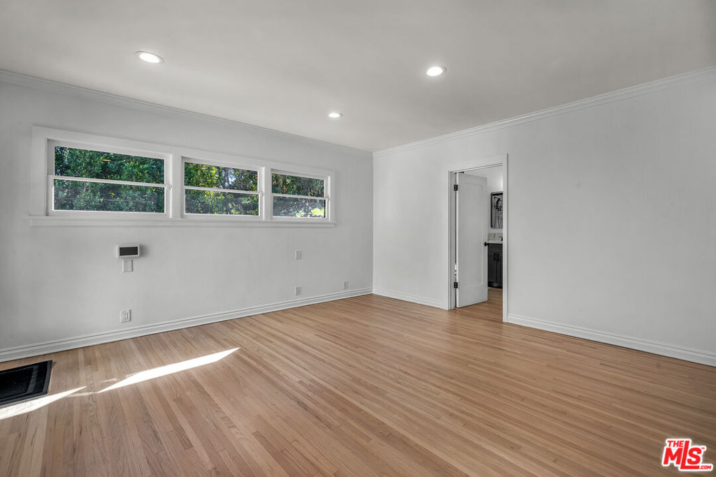 629 N Rexford Drive Property Photo 15
