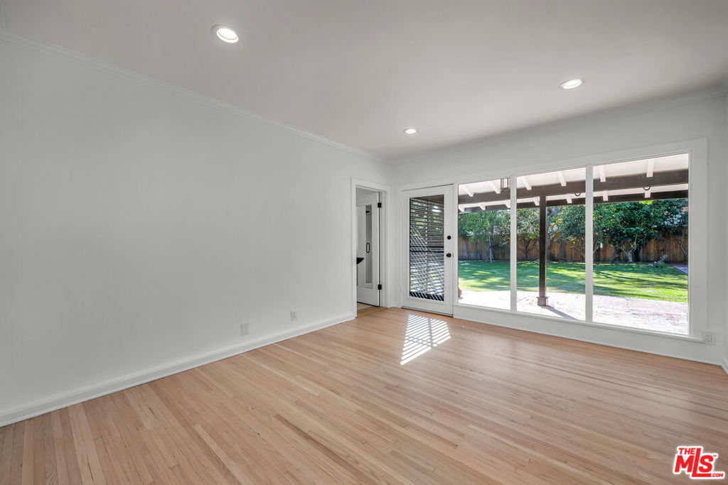 629 N Rexford Drive Property Photo 18