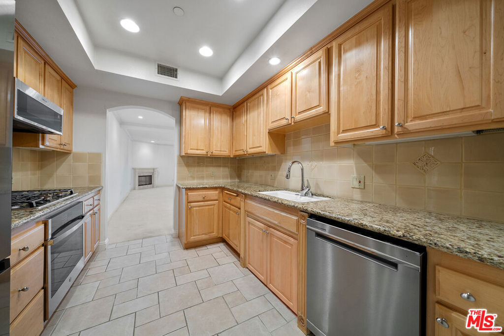 1830 Pelham Avenue 204 Property Photo 7