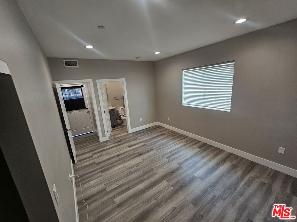 1821 1/2 S New England Street Property Photo 4
