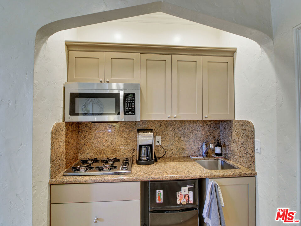 152 S Peck Drive Property Photo 7
