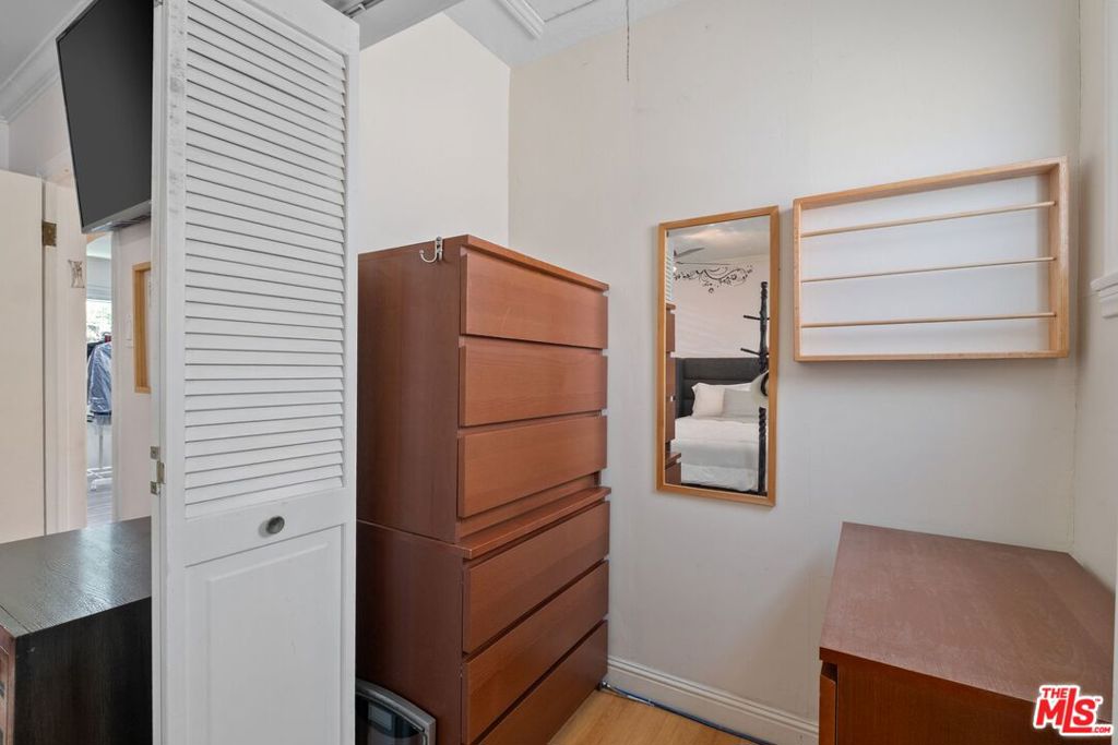 471 S Clark Drive Property Photo 15