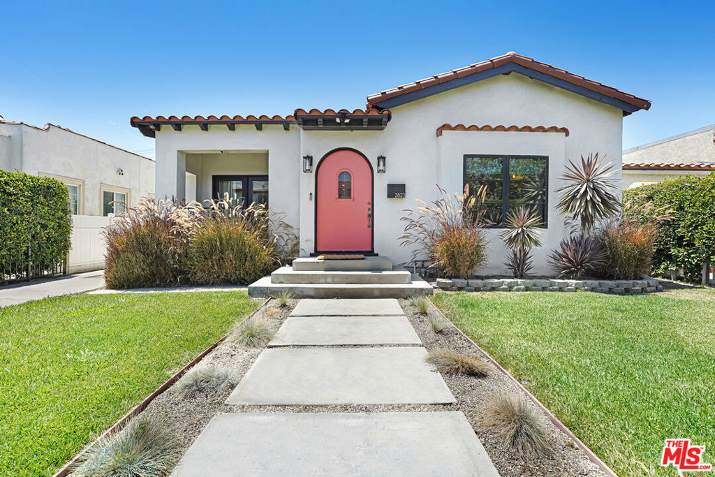 2823 S Bronson Avenue Property Photo