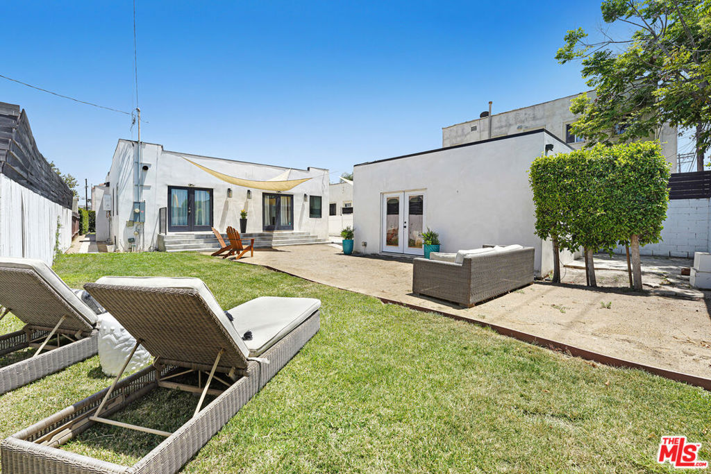 2823 S Bronson Avenue Property Photo 25