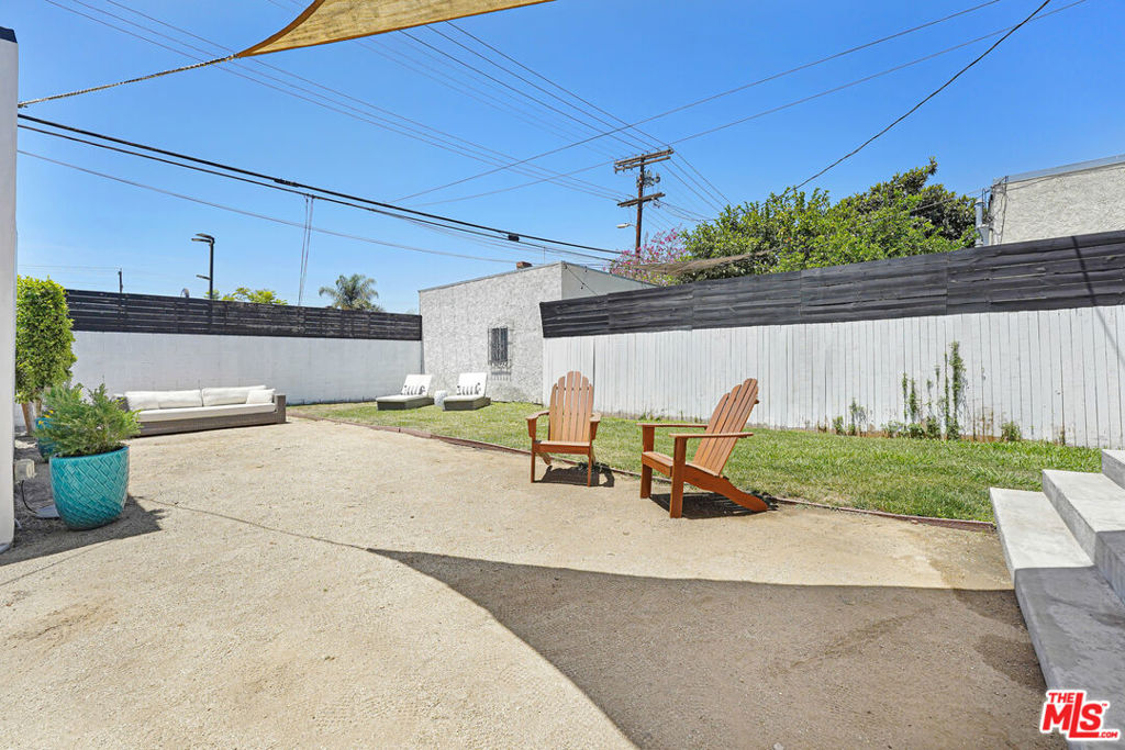 2823 S Bronson Avenue Property Photo 26