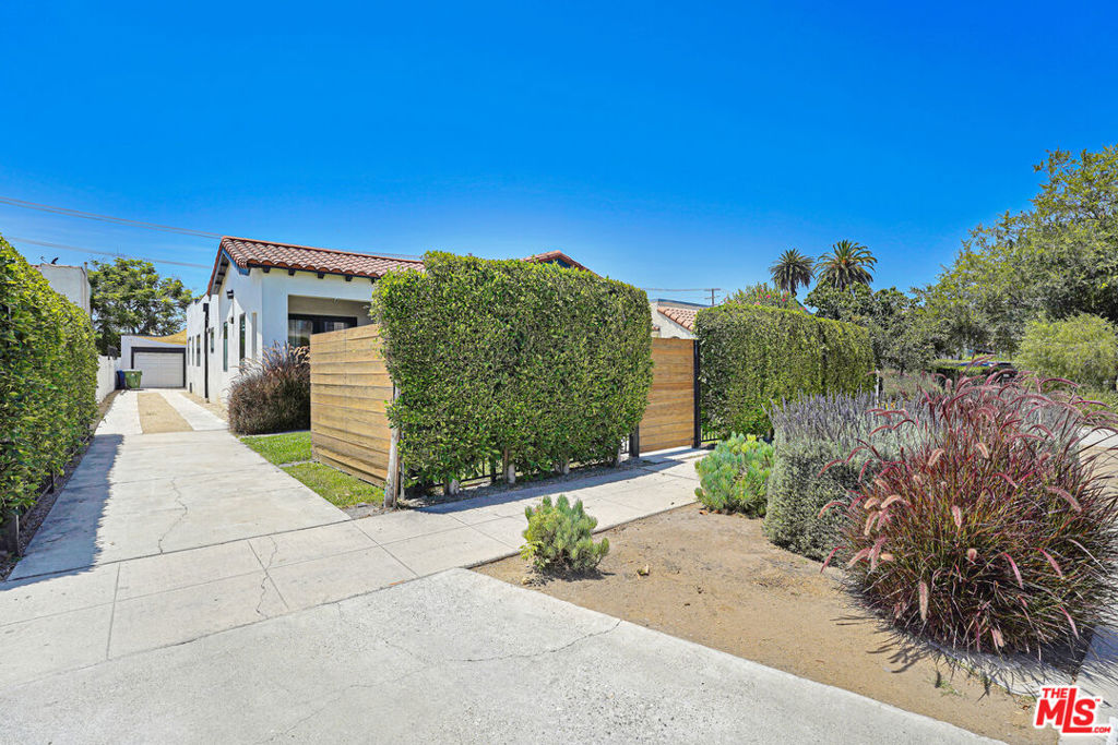 2823 S Bronson Avenue Property Photo 27