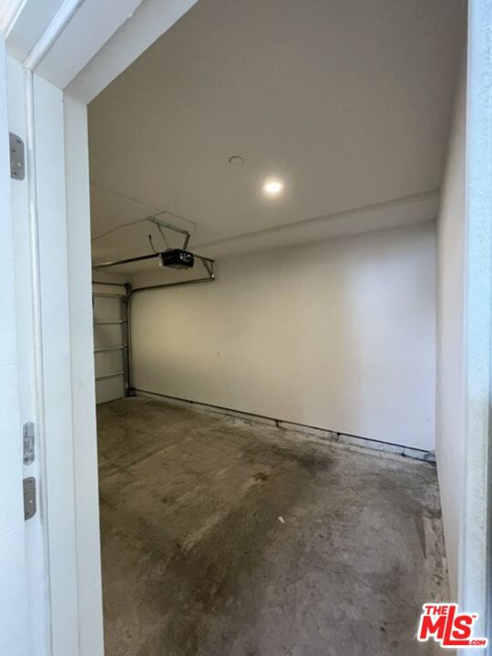 5733 1/2 Fulcher Avenue Property Photo 5