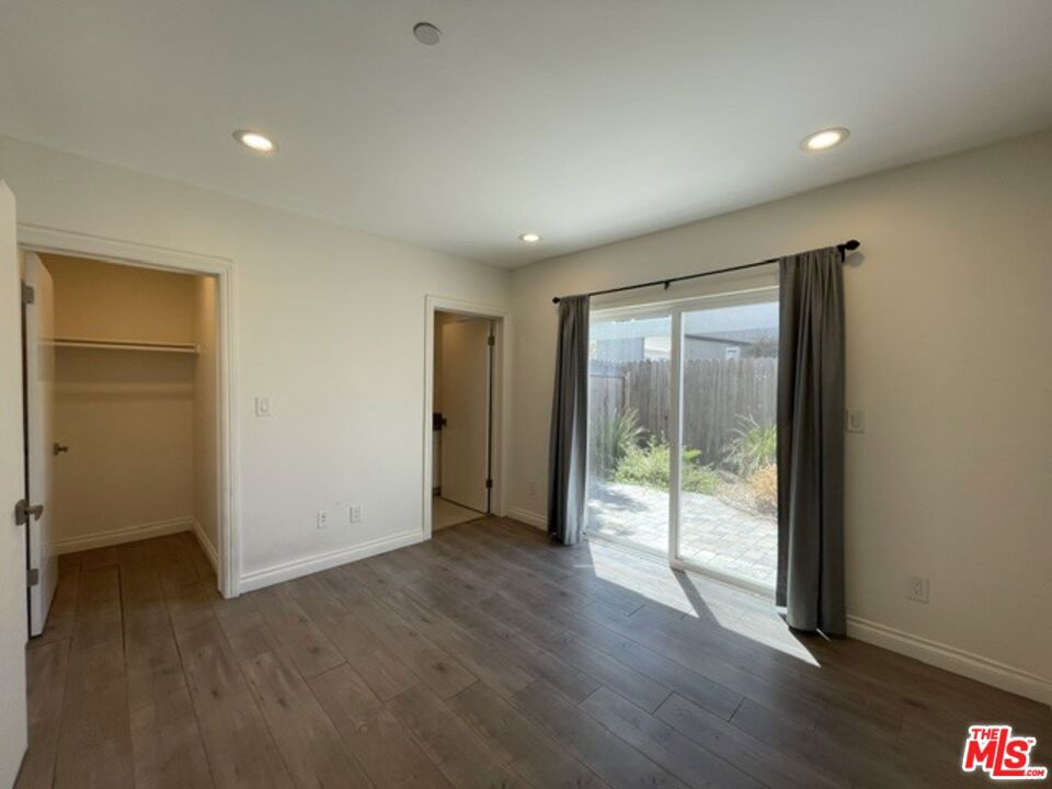 5733 1/2 Fulcher Avenue Property Photo 6