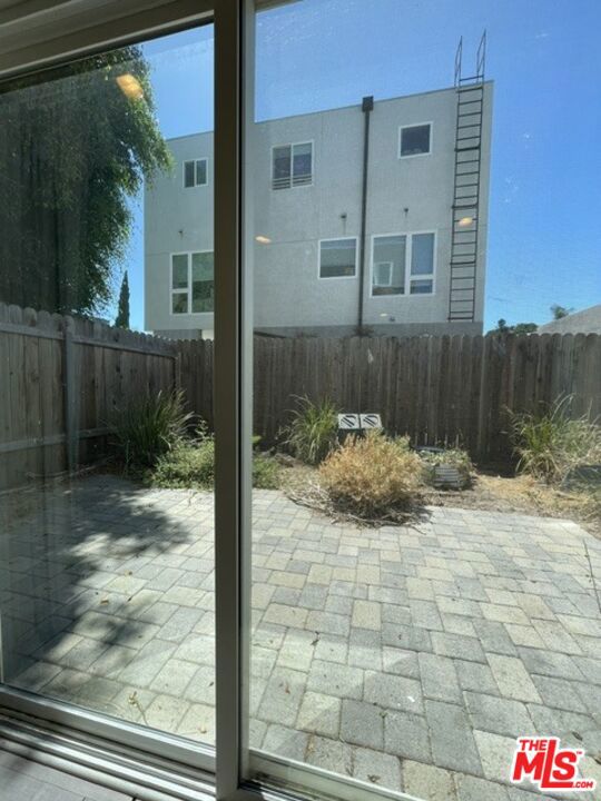 5733 1/2 Fulcher Avenue Property Photo 8