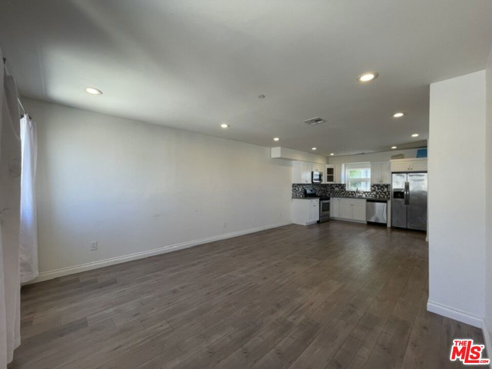 5733 1/2 Fulcher Avenue Property Photo 12