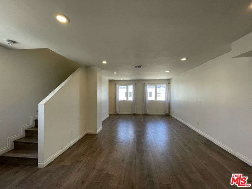 5733 1/2 Fulcher Avenue Property Photo 13