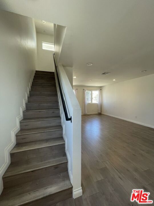 5733 1/2 Fulcher Avenue Property Photo 17