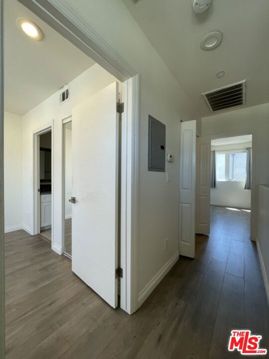 5733 1/2 Fulcher Avenue Property Photo 18