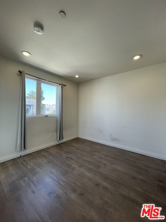 5733 1/2 Fulcher Avenue Property Photo 19