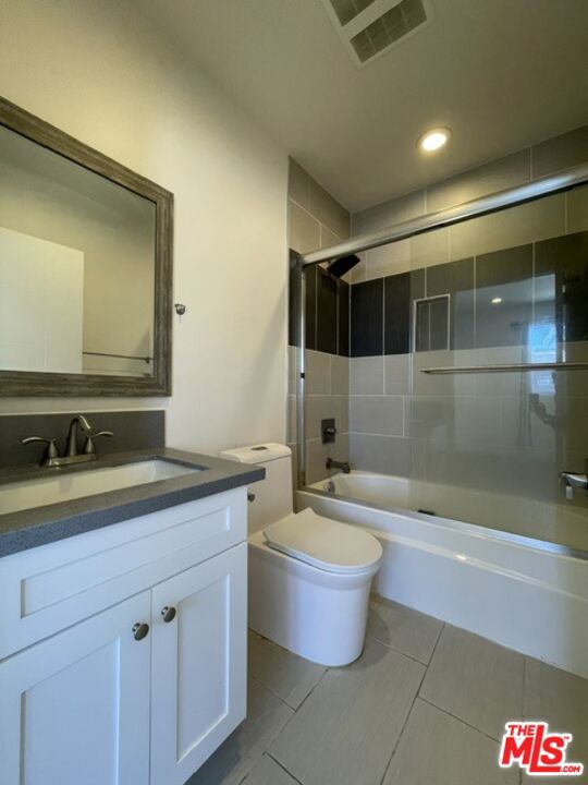 5733 1/2 Fulcher Avenue Property Photo 21