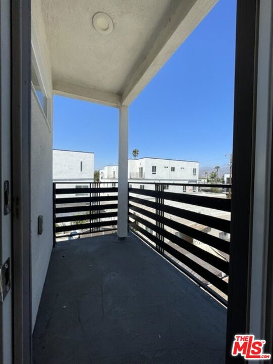 5733 1/2 Fulcher Avenue Property Photo 23