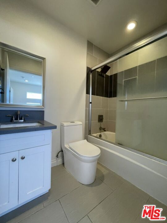 5733 1/2 Fulcher Avenue Property Photo 27