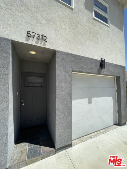 5733 1/2 Fulcher Avenue Property Photo 30