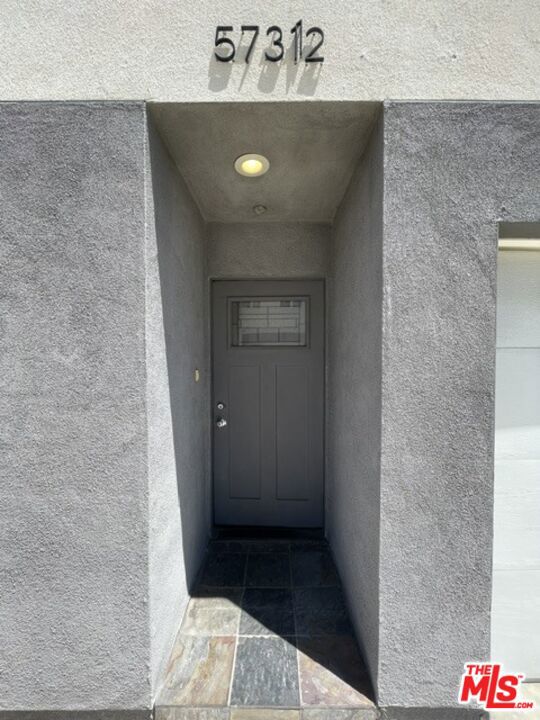 5733 1/2 Fulcher Avenue Property Photo 31