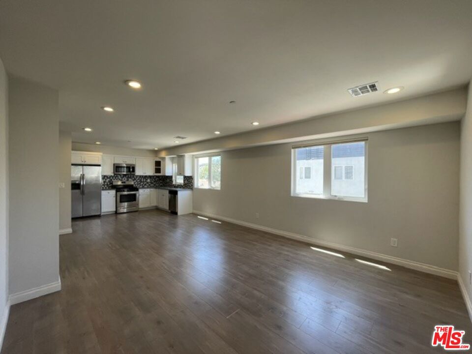 5733 1/2 Fulcher Avenue Property Photo 41