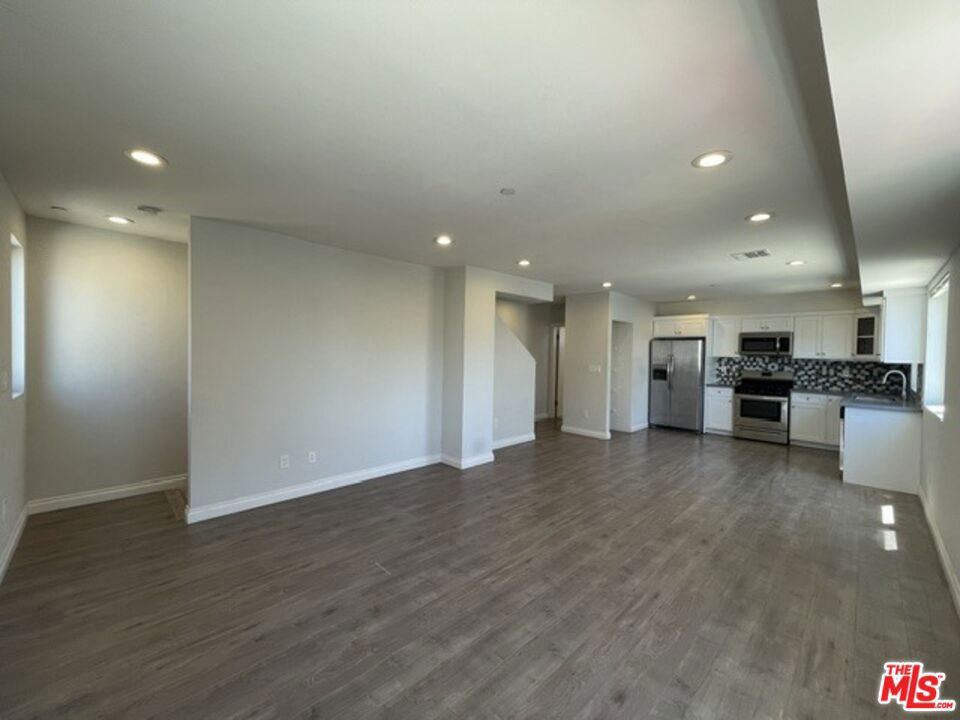 5733 1/2 Fulcher Avenue Property Photo 42