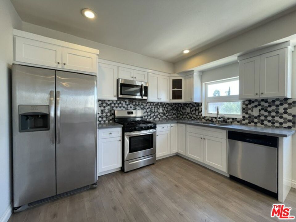 5733 1/2 Fulcher Avenue Property Photo 44