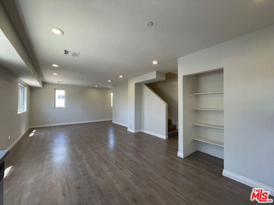 5733 1/2 Fulcher Avenue Property Photo 45