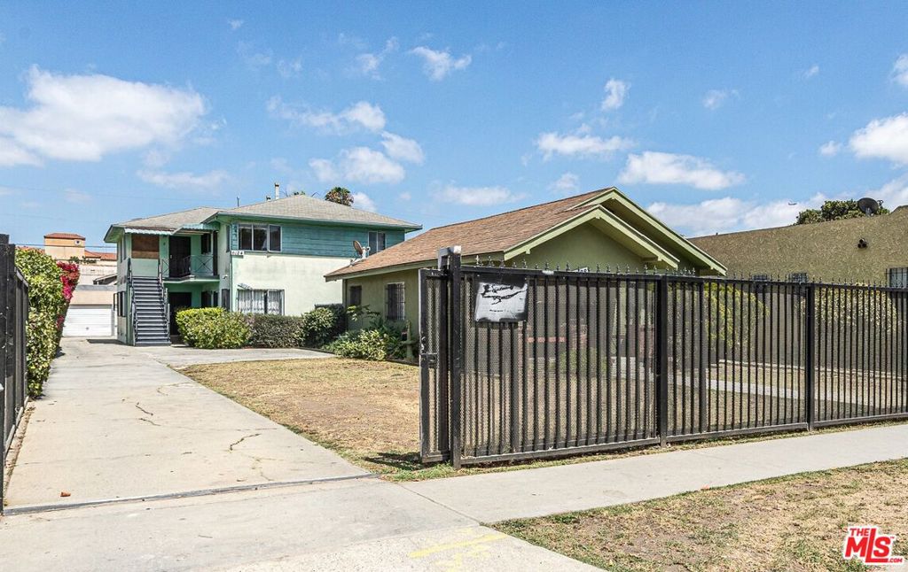 6124 S Victoria Avenue Property Photo 1