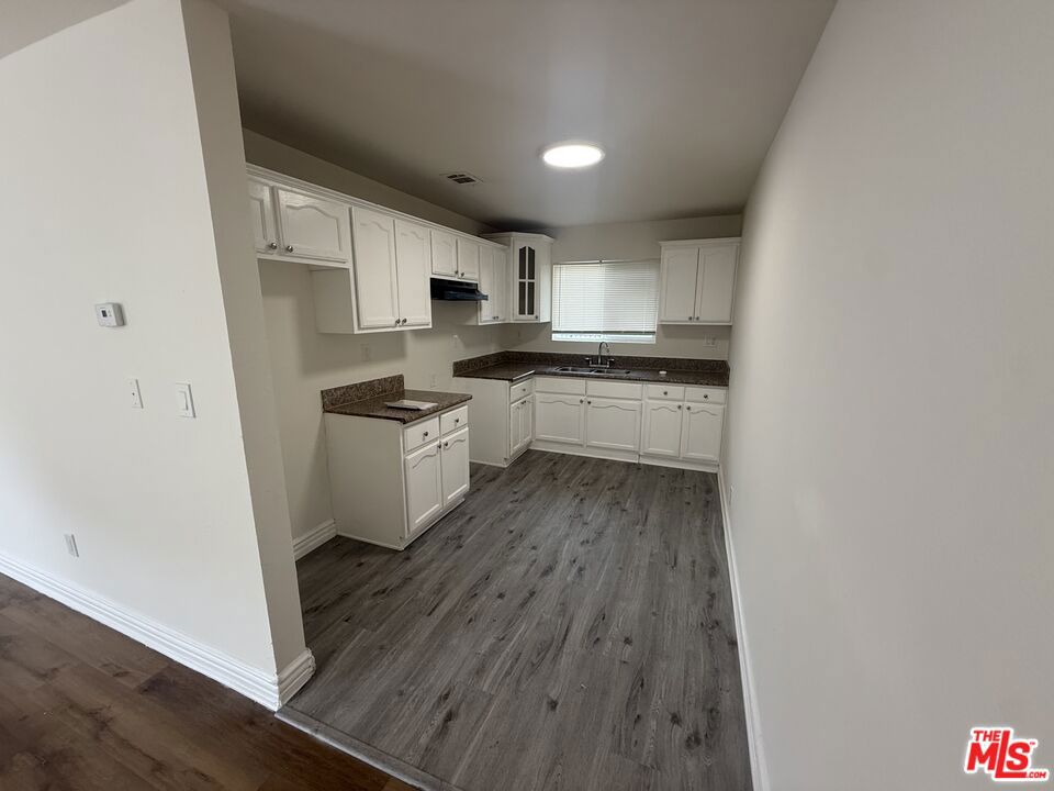 660 W 94th Street Property Photo 3