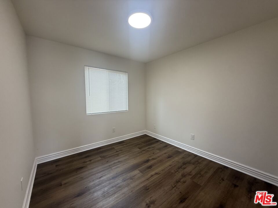 660 W 94th Street Property Photo 4