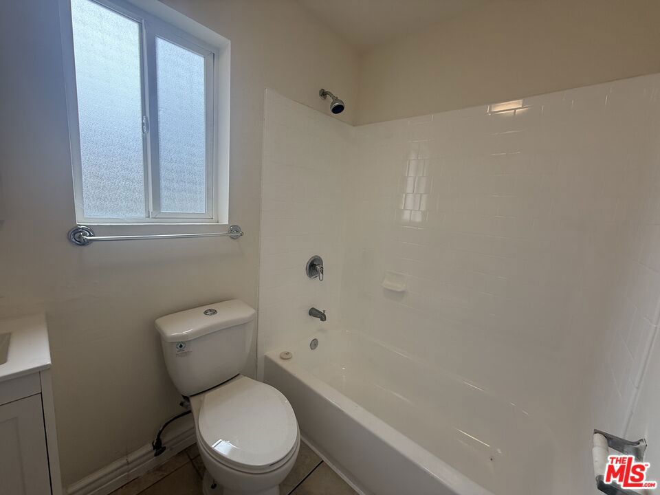 660 W 94th Street Property Photo 5