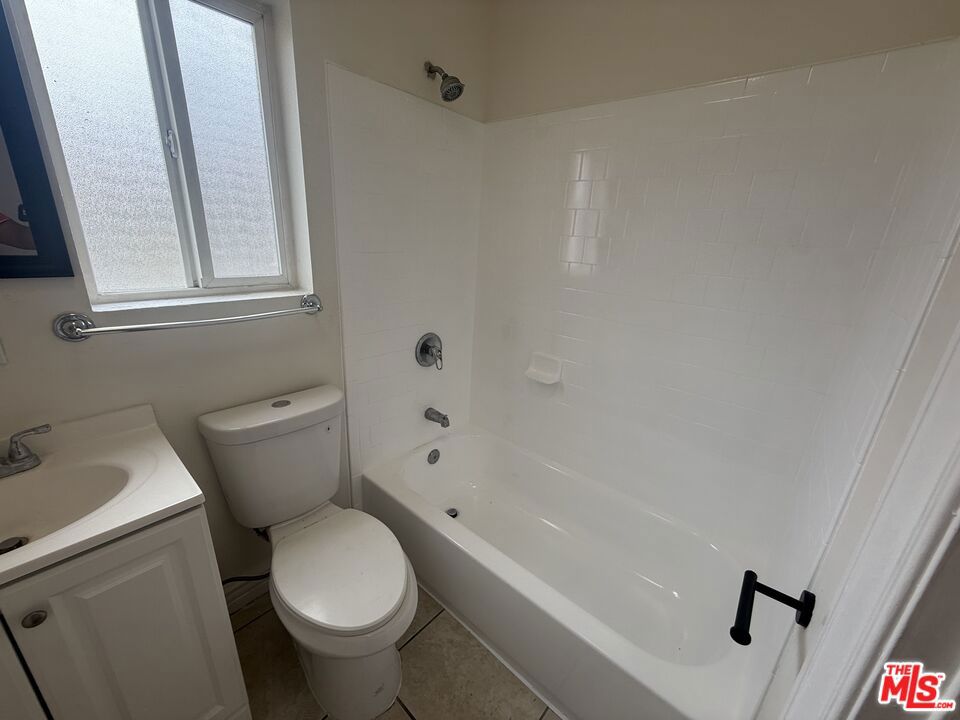 660 W 94th Street Property Photo 7