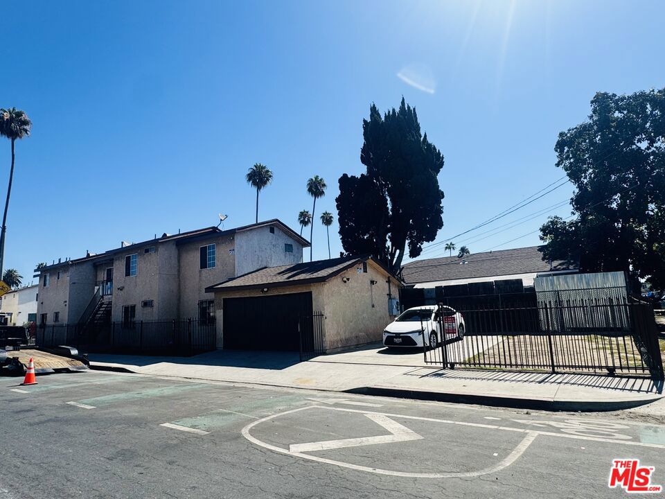 7704 S Grand Avenue Property Photo 1