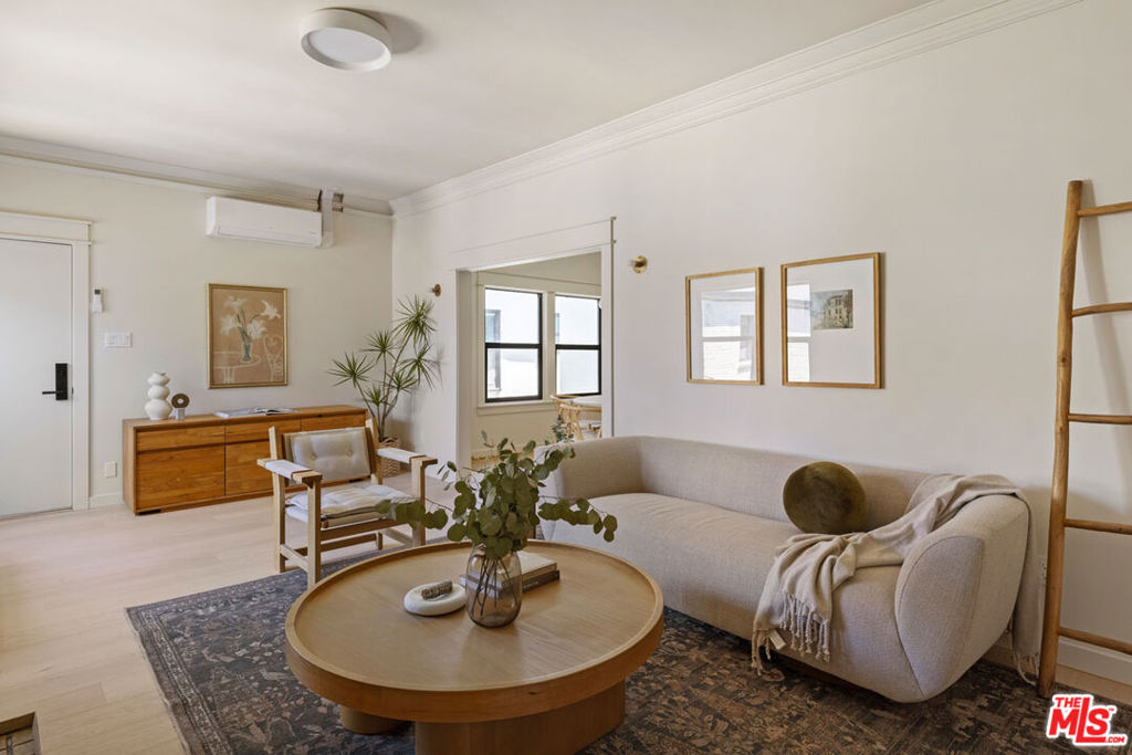 1404 1/2 S Wilton Place Property Photo 7