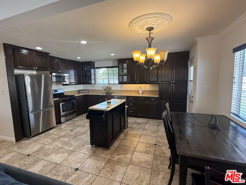 8701 Kittyhawk Avenue Property Photo 2