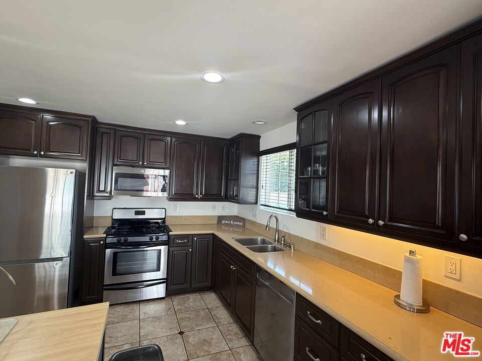 8701 Kittyhawk Avenue Property Photo 3