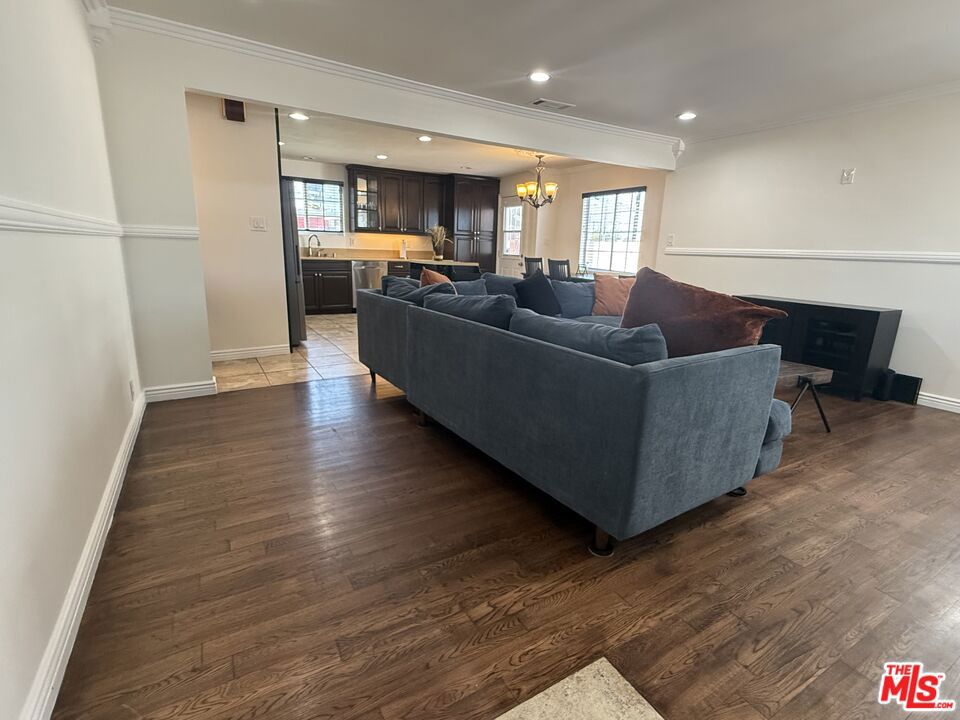 8701 Kittyhawk Avenue Property Photo 4