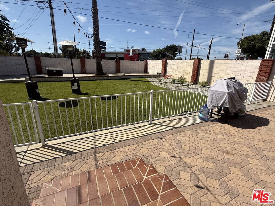 8701 Kittyhawk Avenue Property Photo 10