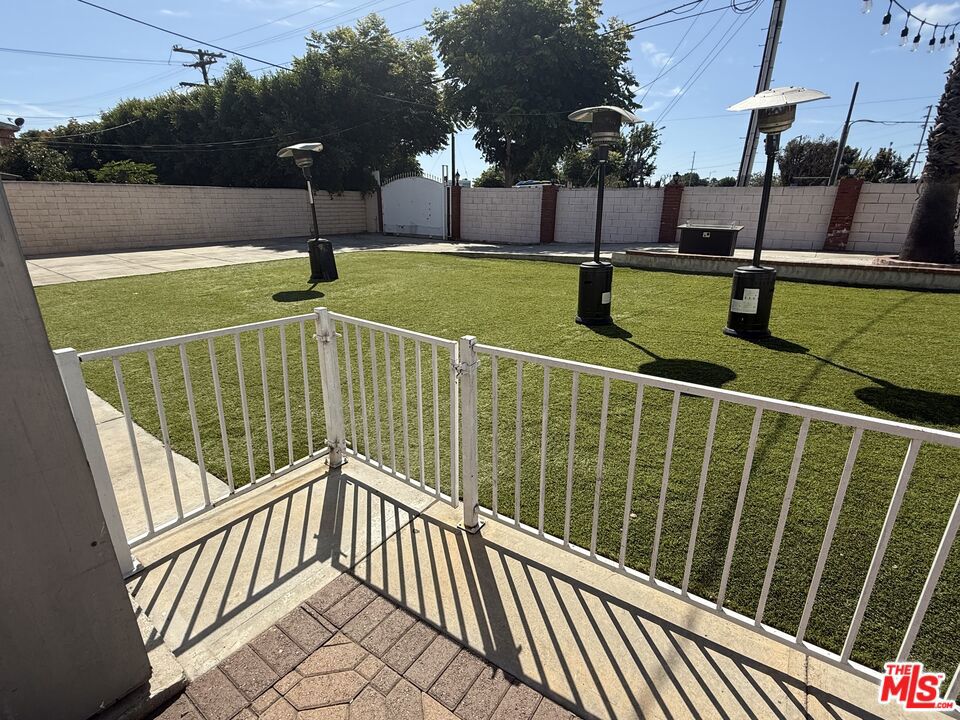 8701 Kittyhawk Avenue Property Photo 11
