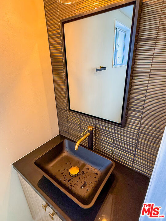 6639 Green Valley Circle Property Photo 8