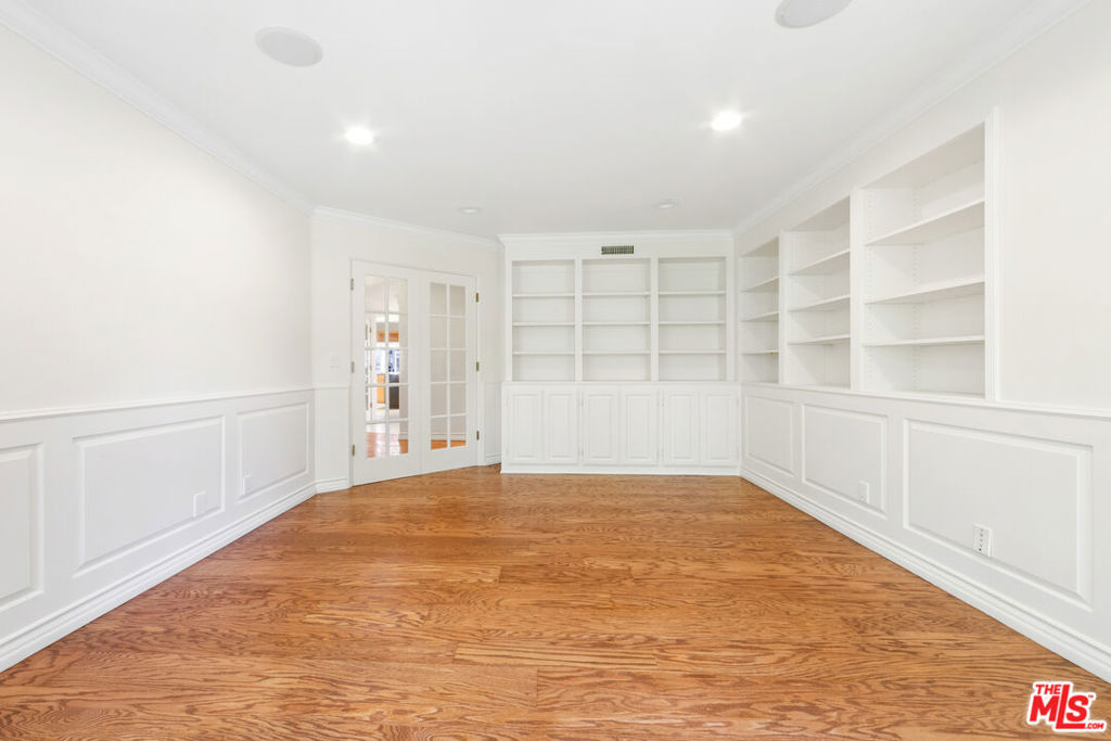 5958 Busch Drive Property Photo 13