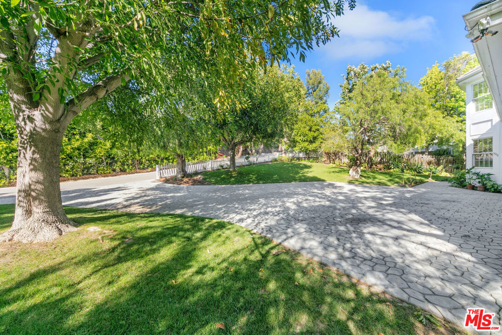 5958 Busch Drive Property Photo 18