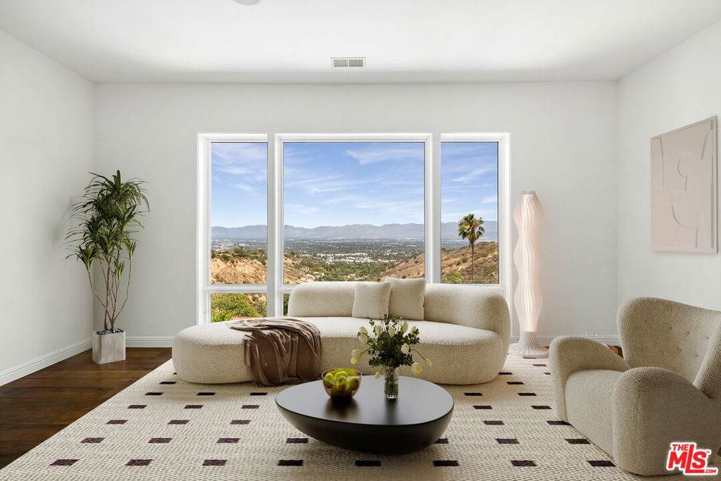 14435 Mulholland Drive Property Photo 6