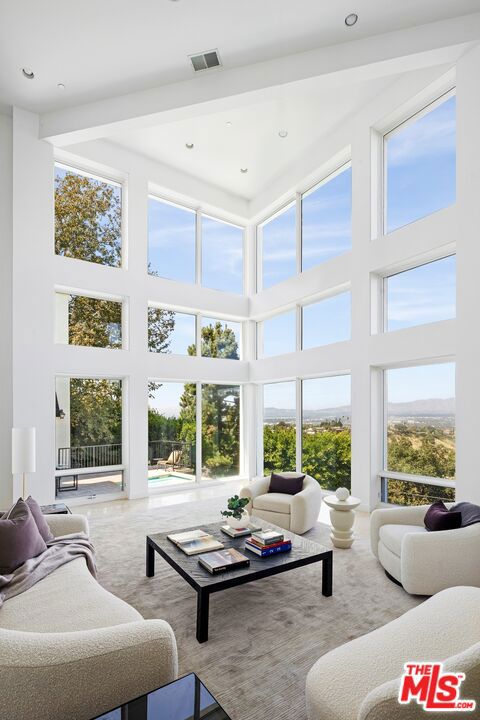 14435 Mulholland Drive Property Photo 8