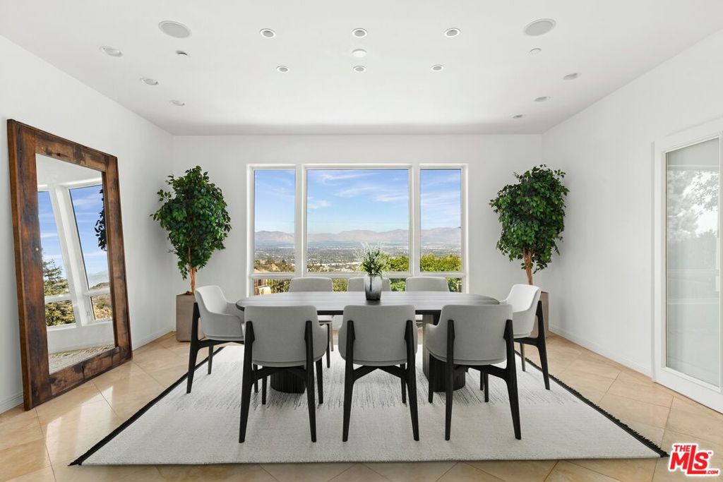 14435 Mulholland Drive Property Photo 10
