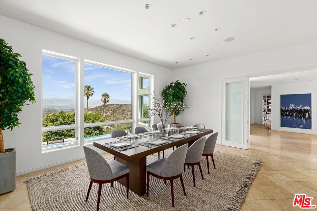 14435 Mulholland Drive Property Photo 11