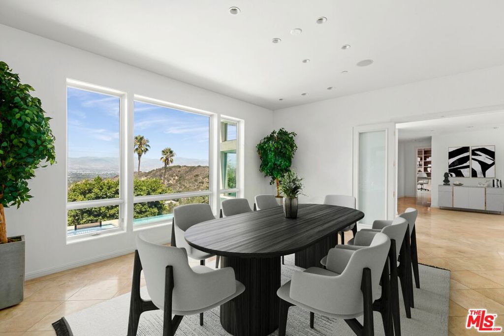 14435 Mulholland Drive Property Photo 12